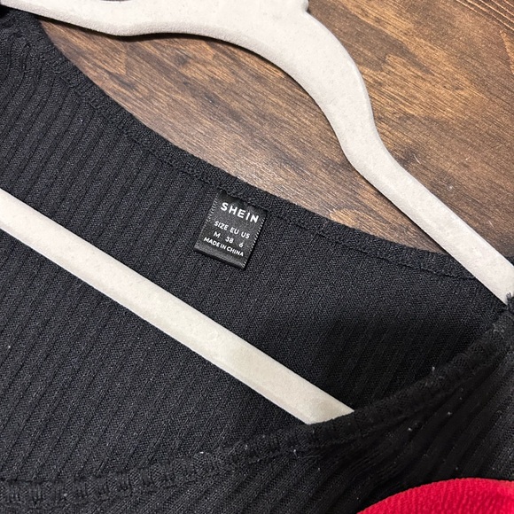 SHEIN long sleeve mid-drift crop top - Picture 3 of 3